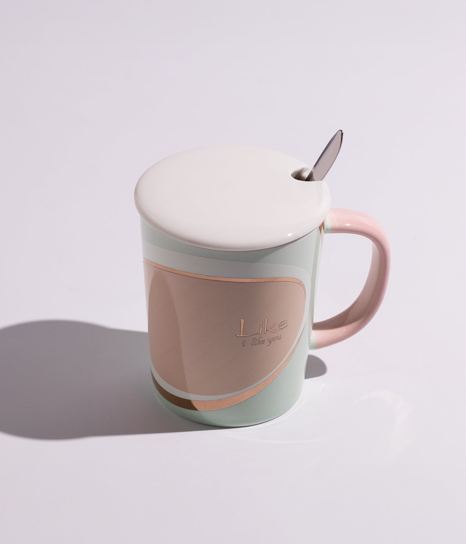 كوب سيراميك بتصميم ألوان زاهية مع خطوط ذهبية مع غطاء وملعقة