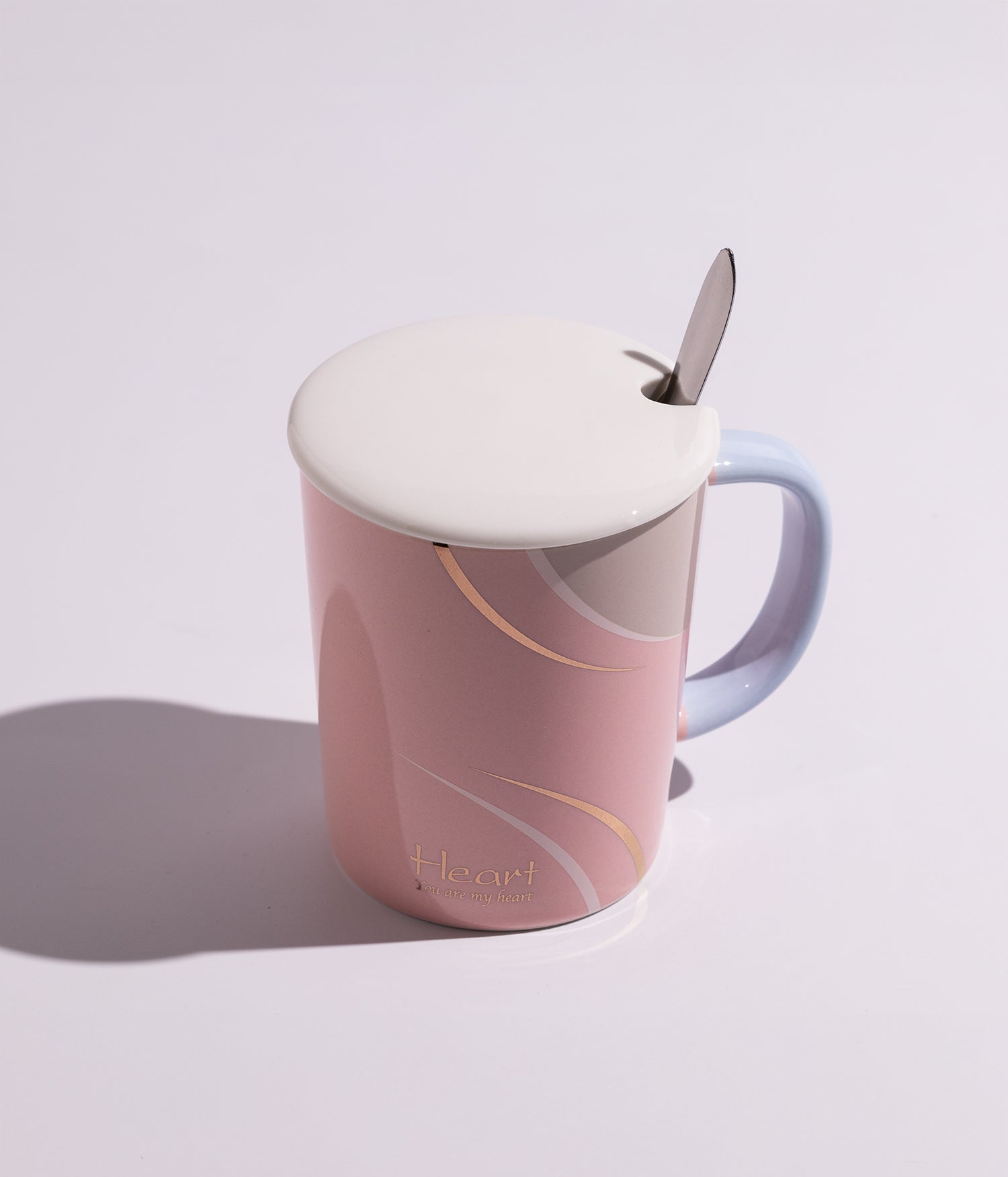 كوب سيراميك بتصميم ألوان زاهية مع خطوط ذهبية مع غطاء وملعقة