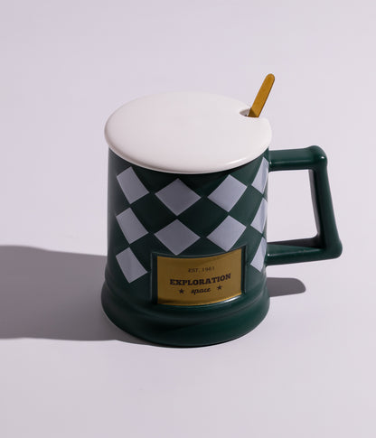 كوب سيراميك بتصميم مربعات هندسية مع غطاء وملعقة