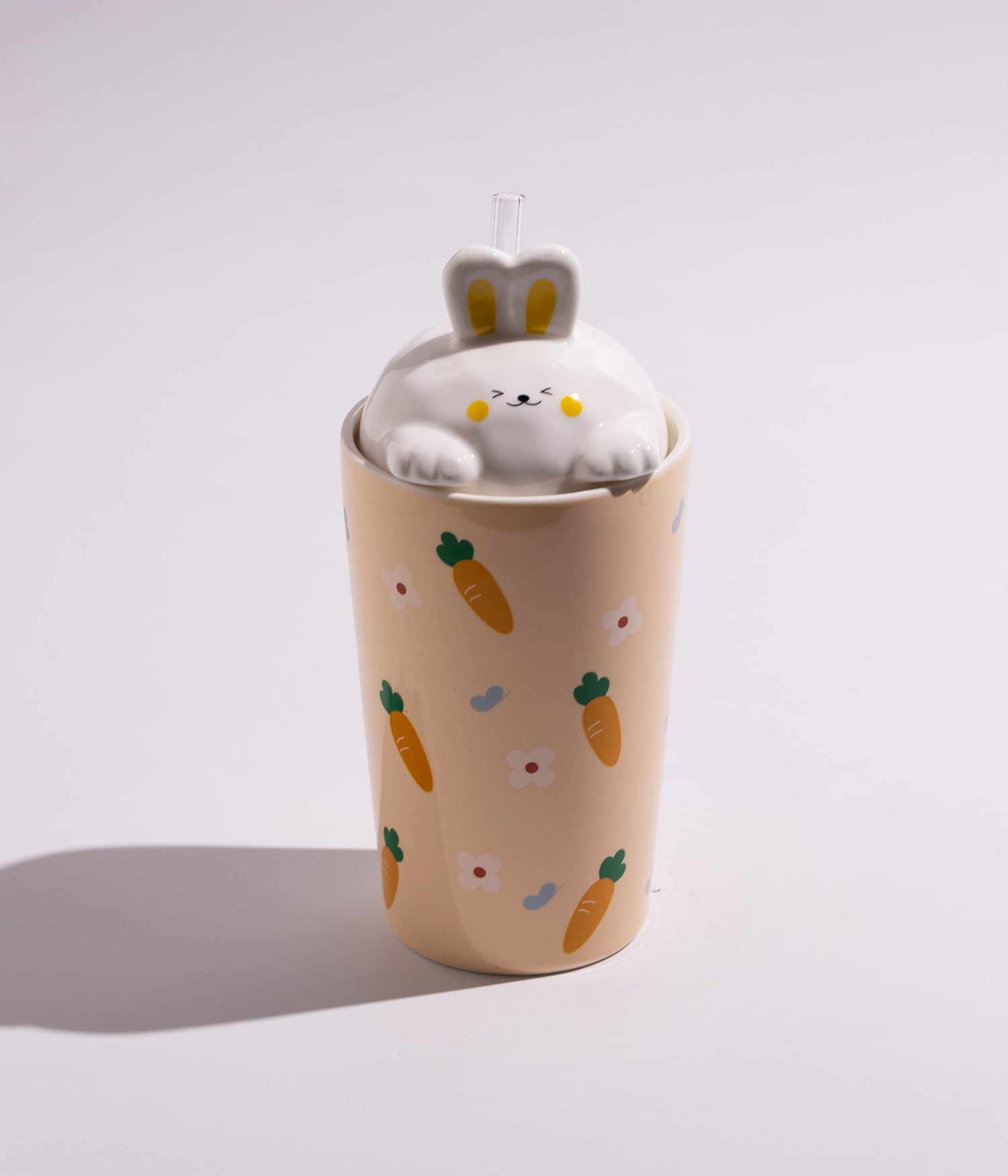 كوب سيراميك بتصميم فواكه مع غطاء بمجسم أرنب ومزاز