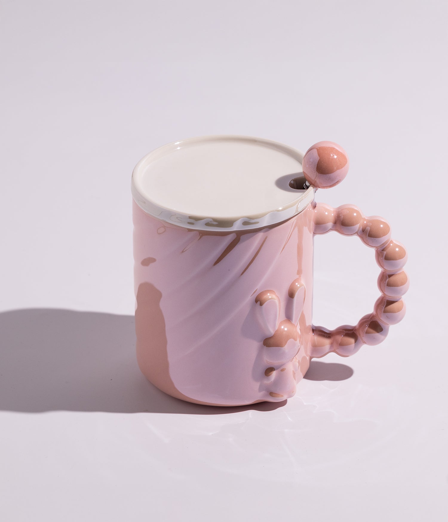 كوب سيراميك بتصميم أرنب مع مقبض لؤلؤي وبغطاء وملعقة