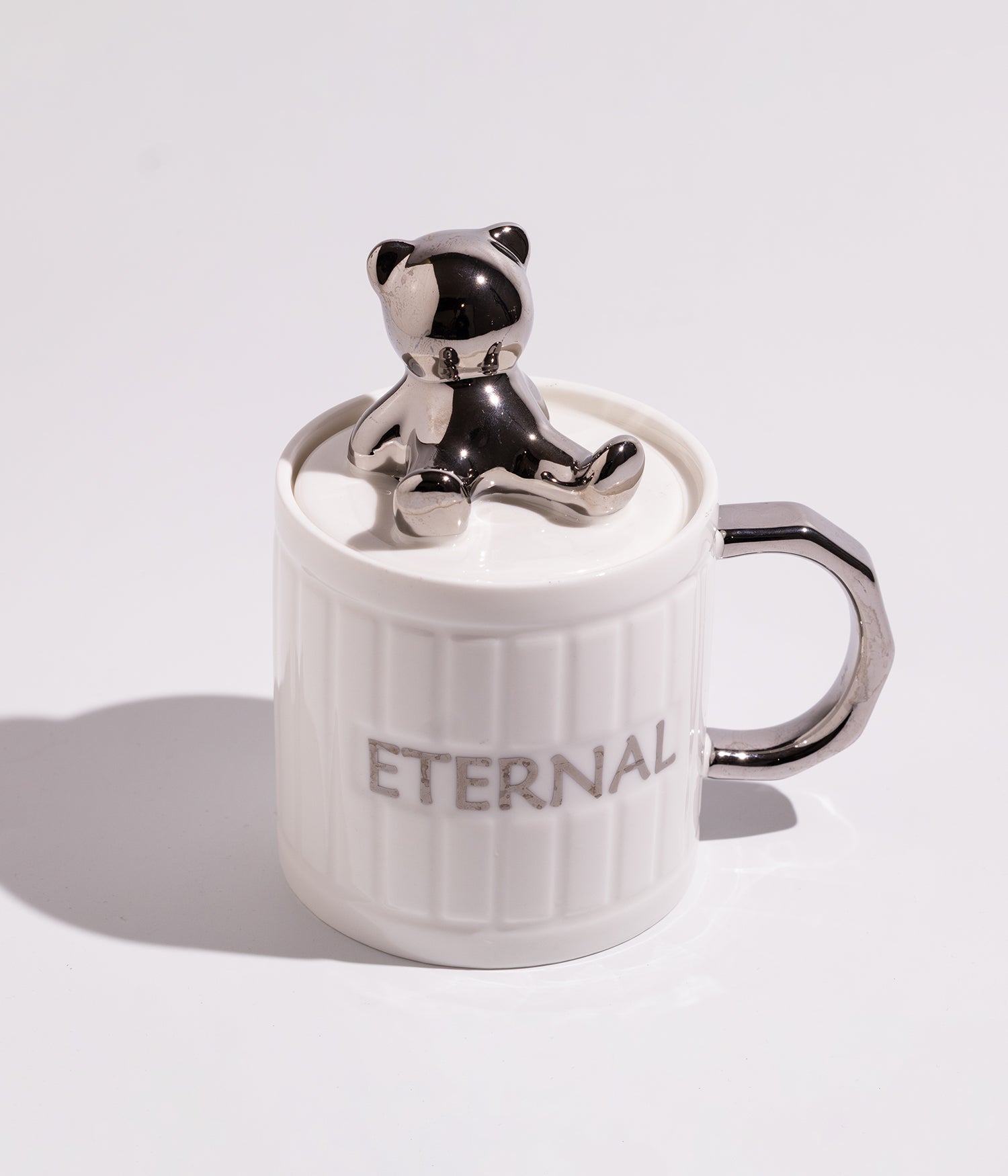 كوب قهوة سيراميك بمجسم دب ميتاليك على الغطاء