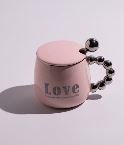 كوب قهوة سيراميك بعبارة LOVE بغطاء وملعقة ومقبض ميتاليك