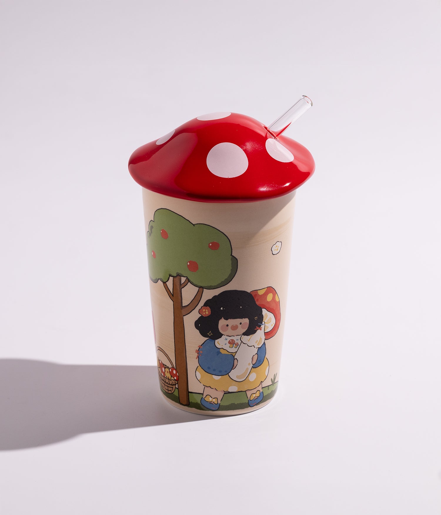 كوب سيراميك بتصميم فتاة في الغابة مع غطاء على شكل فطر ومزاز