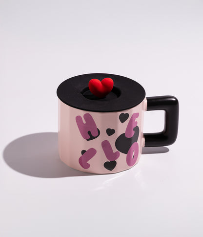 كوب سيراميك بتصميم قلوب ملونة وبغطاء لحفظ الحرارة