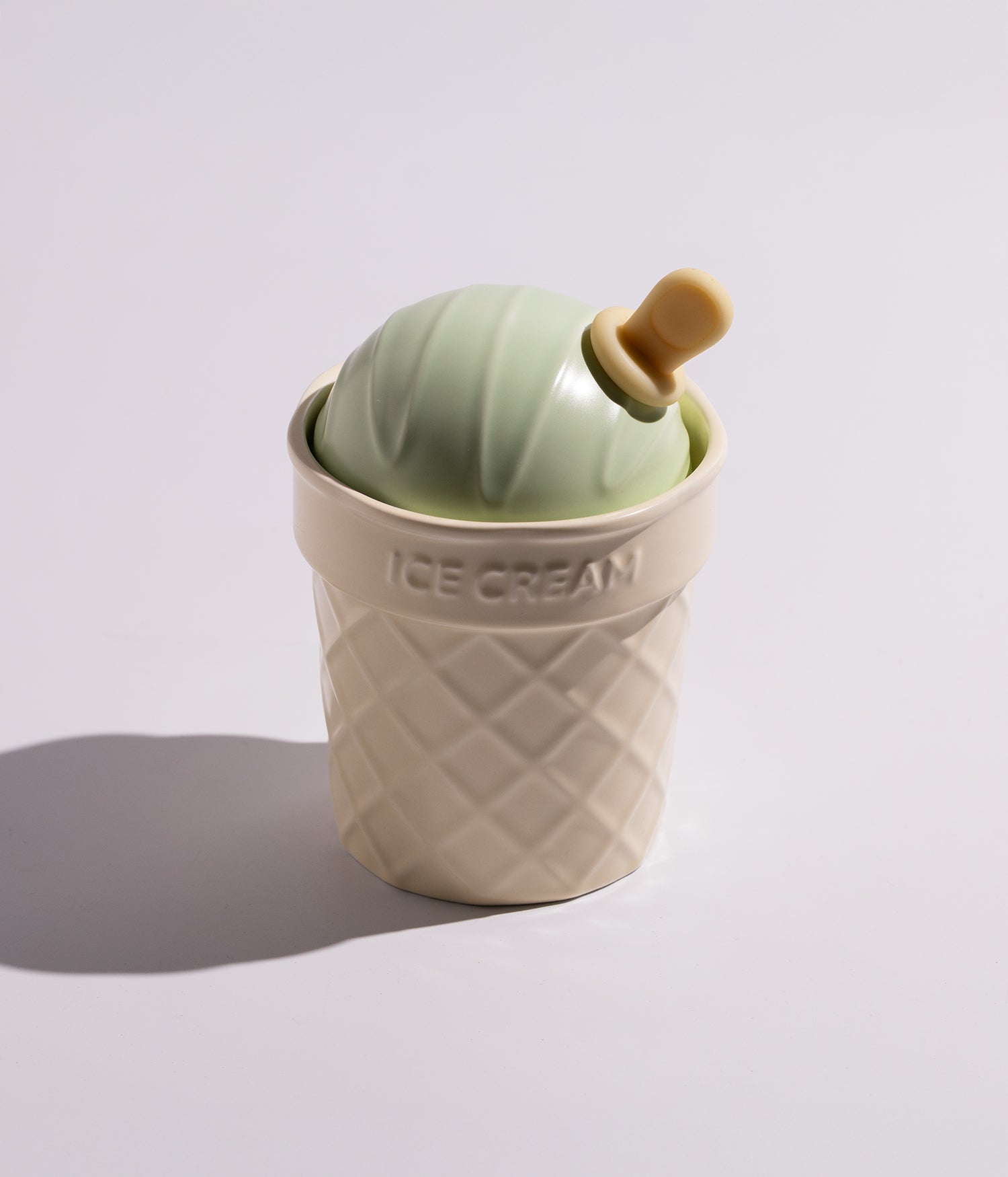 كوب سيراميك بتصميم ايس كريم بطابات ملونة مع غطاء وملعقة