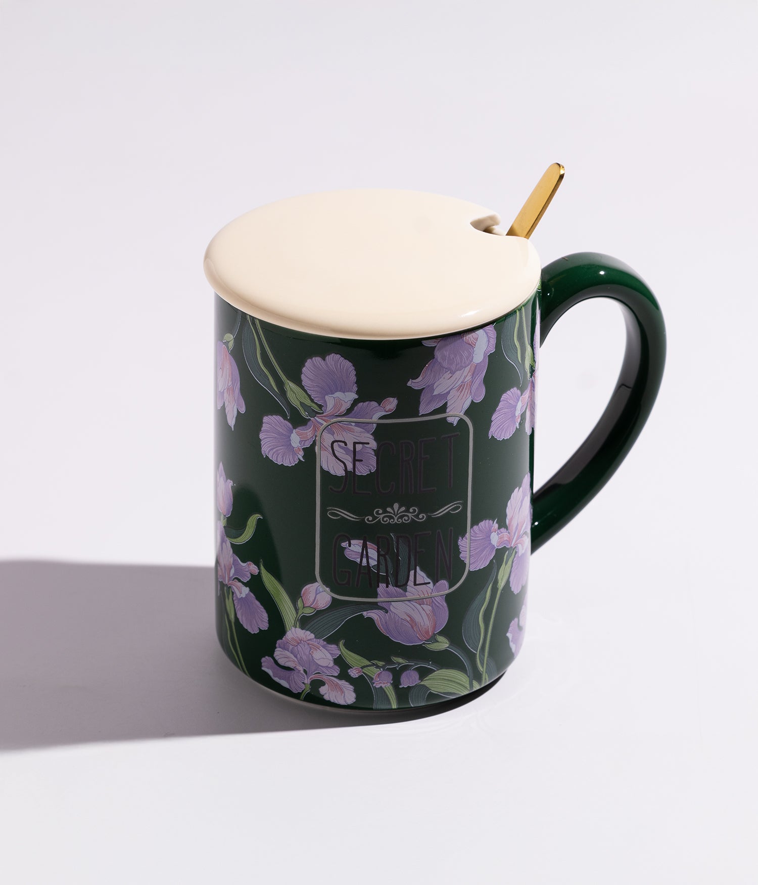 كوب سيراميك بتصميم ورود خضراء مع غطاء وملعقة ذهبية