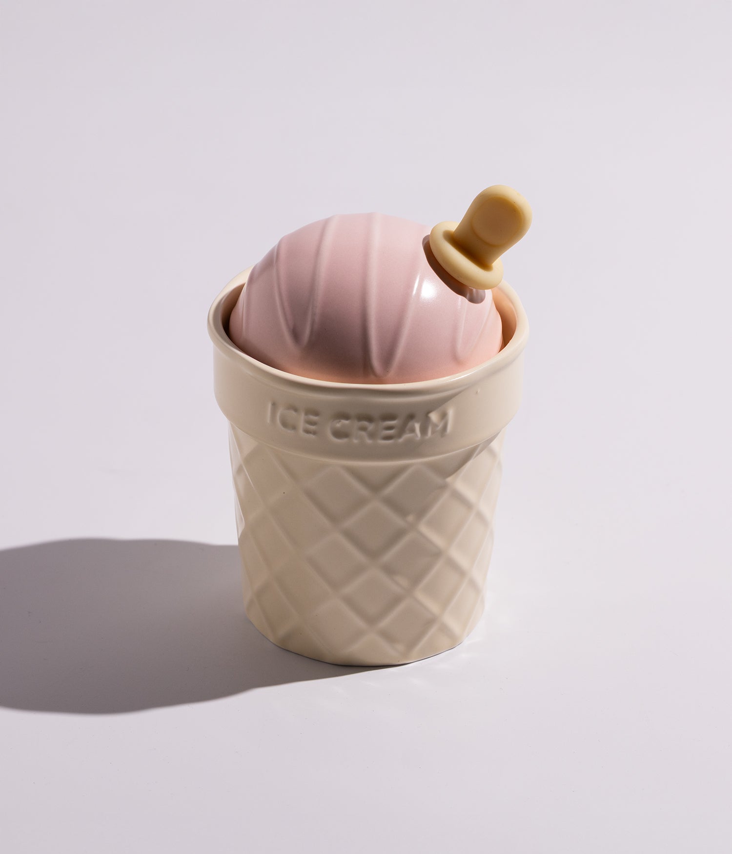 كوب سيراميك بتصميم ايس كريم بطابات ملونة مع غطاء وملعقة