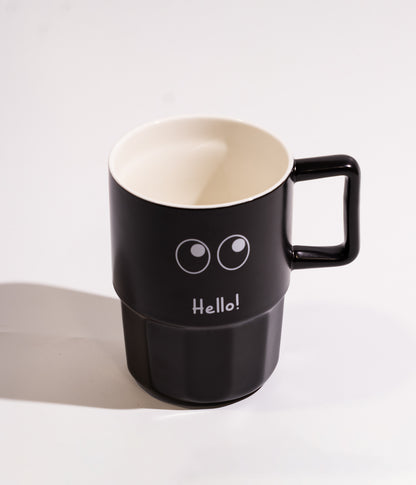 كوب سيراميك بكتابة HELLO وعيون مزوّد بغطاء عملي ومزاز