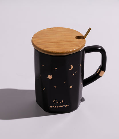 كوب قهوة سيراميك بتصميم نجوم ذهبية مع غطاء خشبي وملعقة