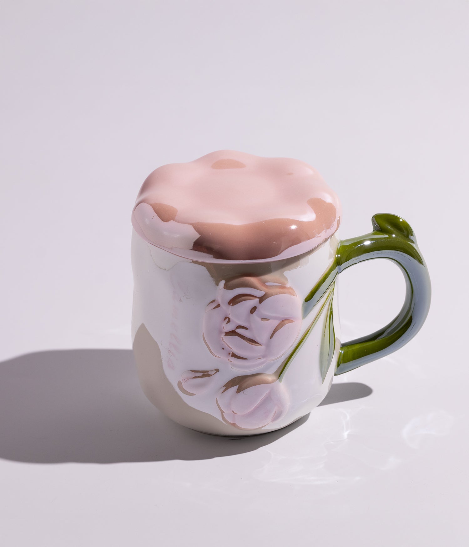 كوب قهوة سيراميك بتصميم وردة بارزة مع غطاء لحفظ الحرارة