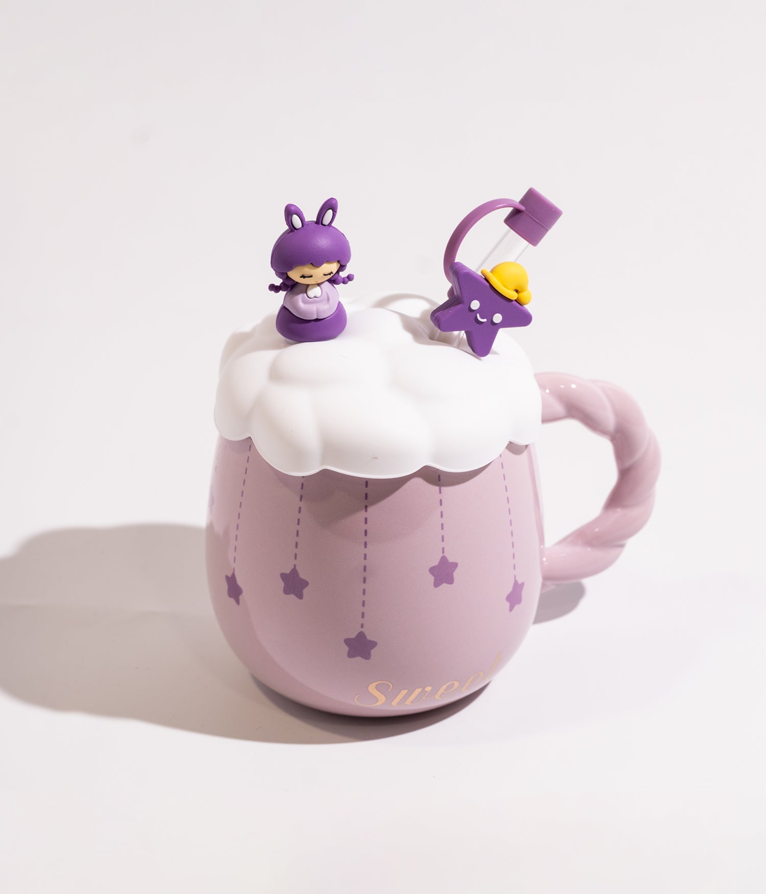 كوب قهوة سيراميك برسمات نجوم وبغطاء على شكل غيمة مع مزاز