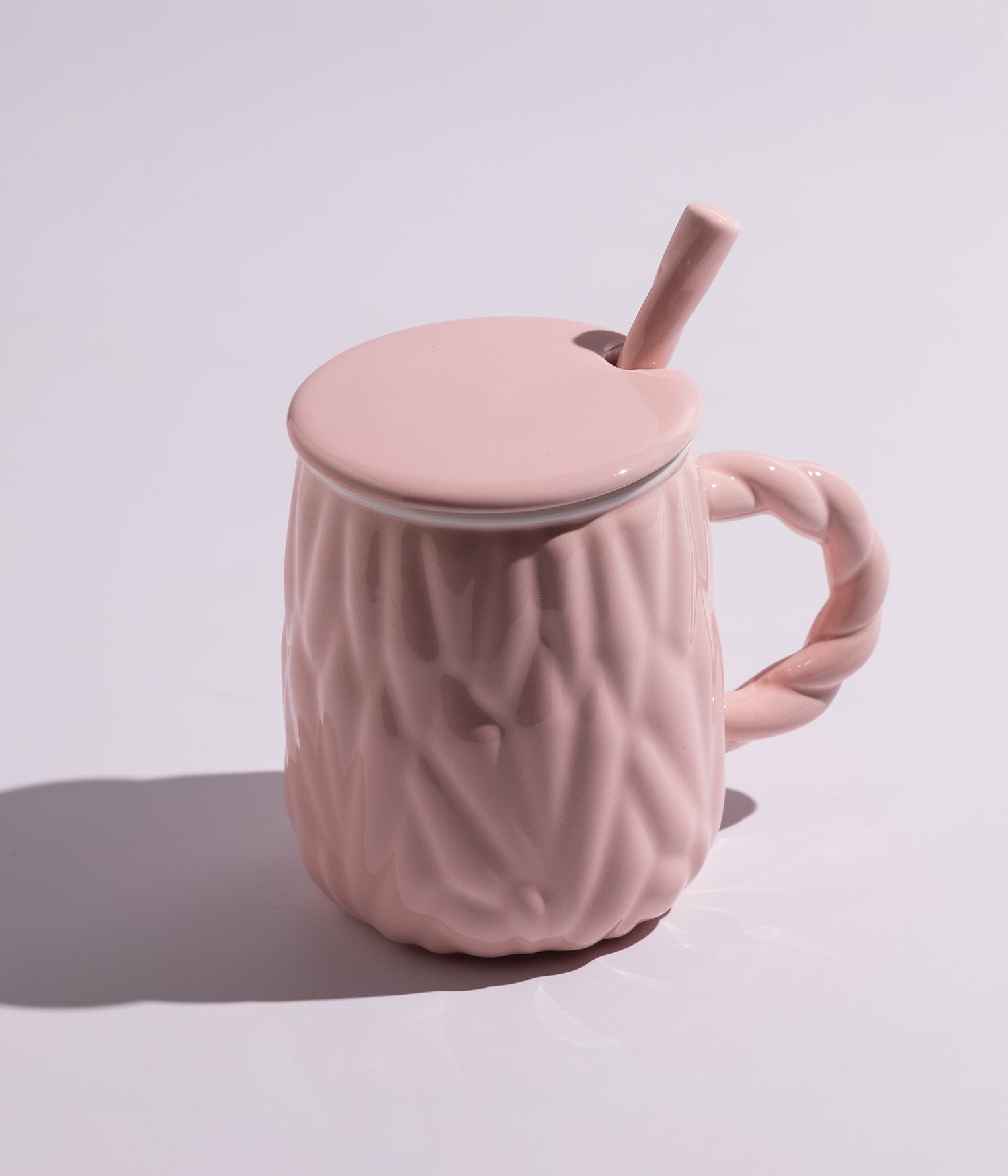 كوب سيراميك بتصميم تموجات وغطاء مع ملعقة