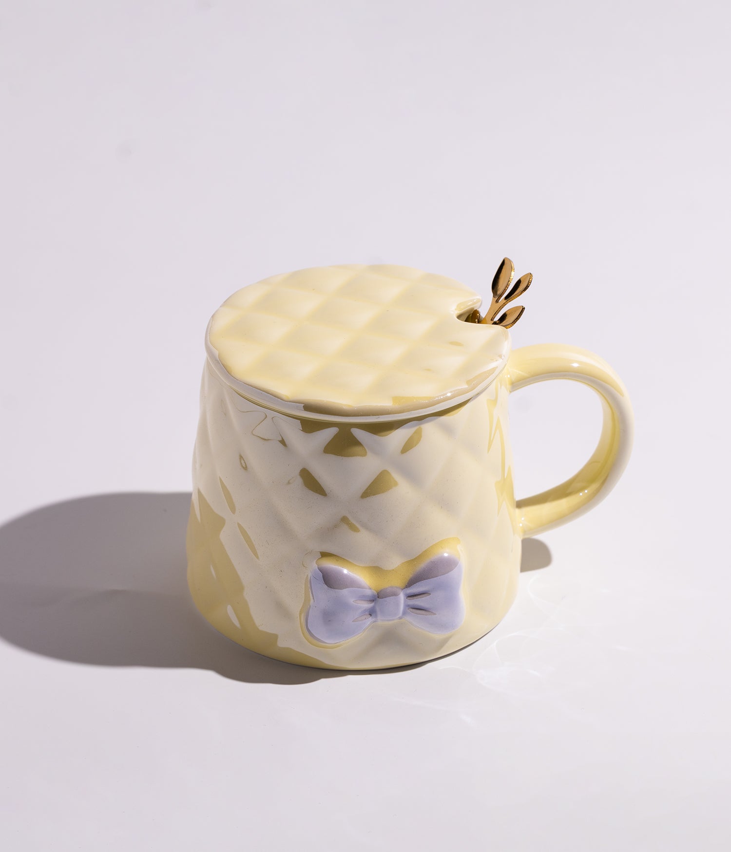 كوب سيراميك بتصميم كاروهات وبابيون مع غطاء وملعقة