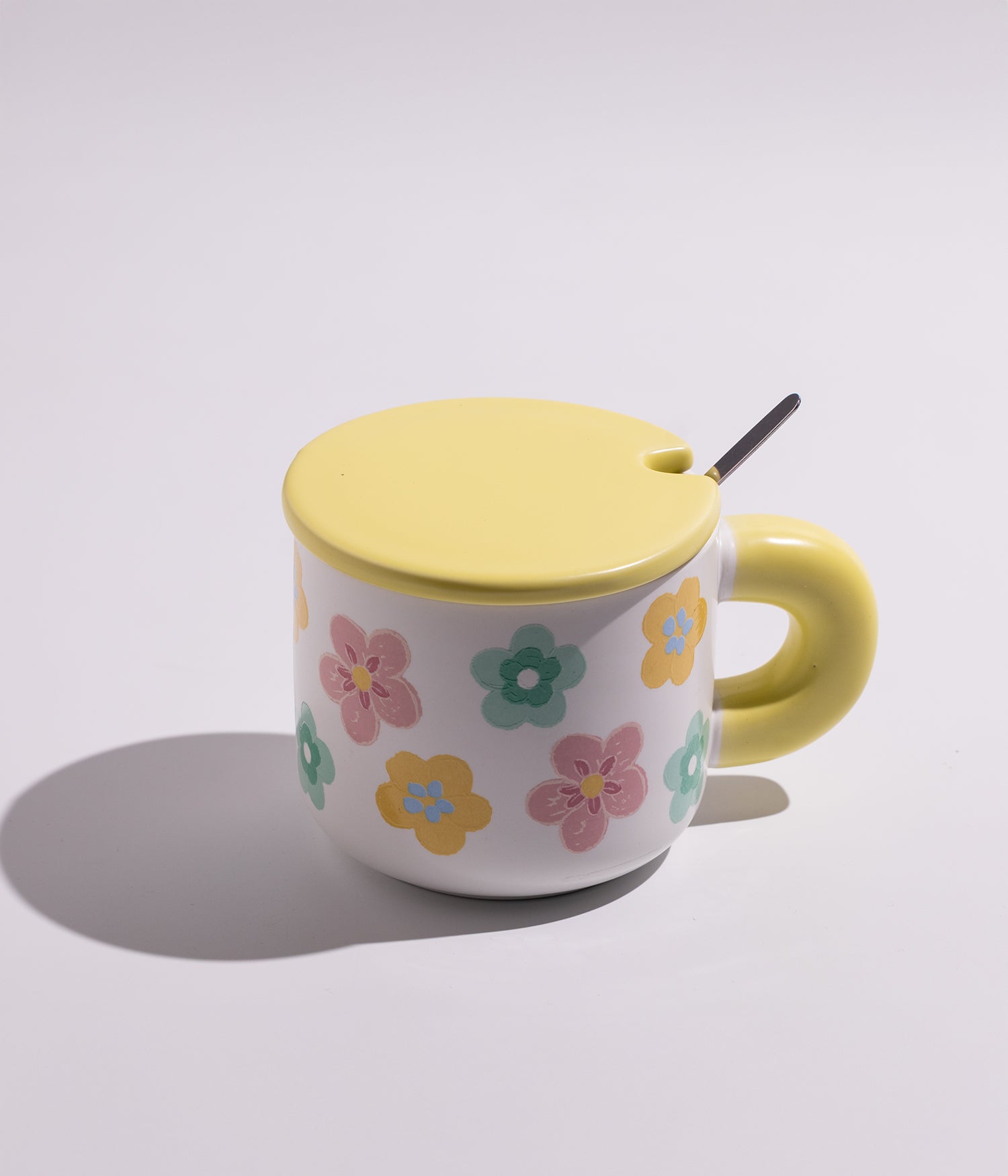 كوب سيراميك بتصميم ورود ملونة مع غطاء وملعقة