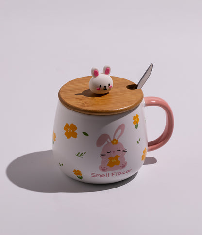 كوب سيراميك برسومات أرانب وردية مع غطاء خشبي وملعقة