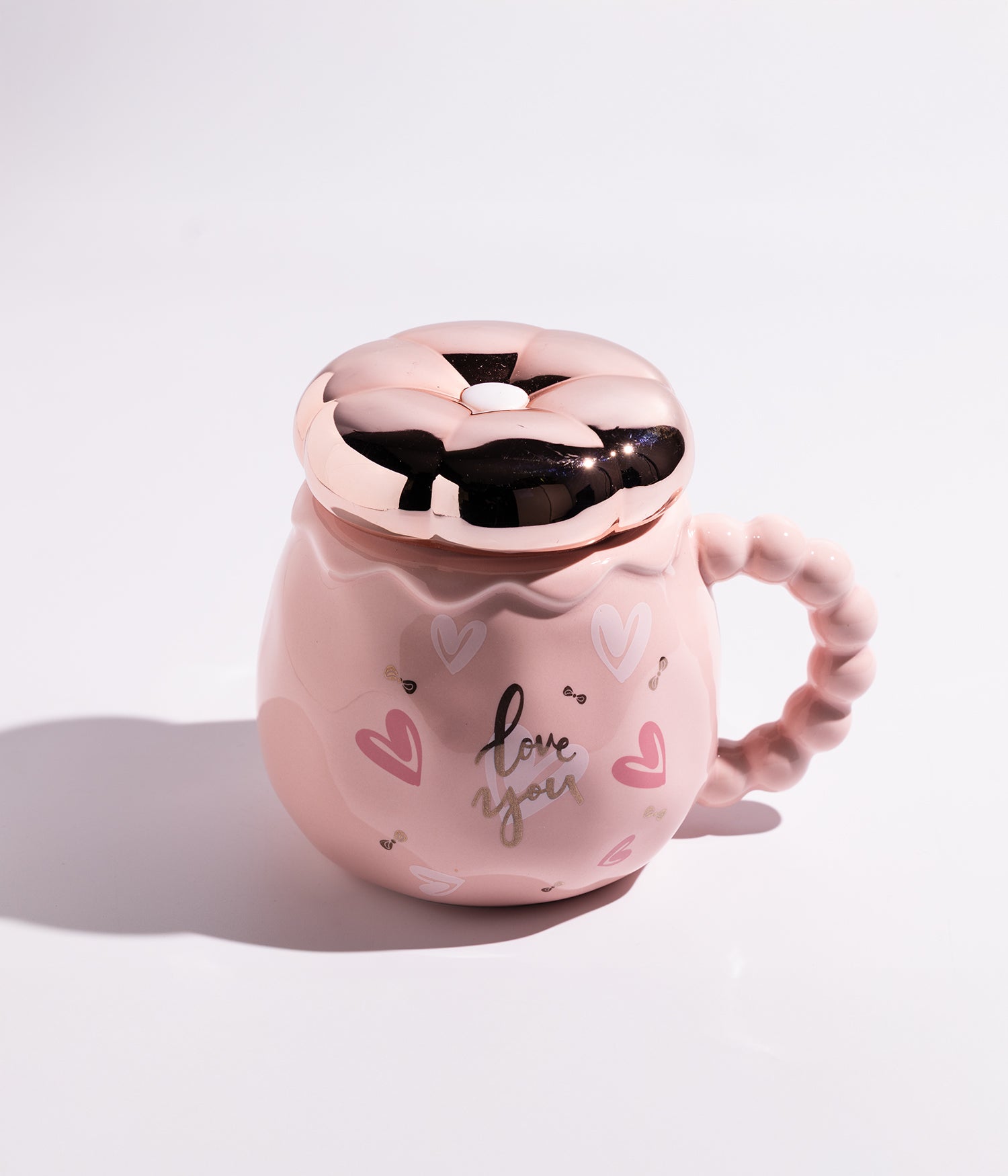 كوب سيراميك بتصميم قلوب مع غطاء على شكل وردة