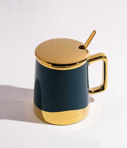 كوب سيراميك مزين باللون الذهبي بتصميم سادة مع غطاء وملعقة