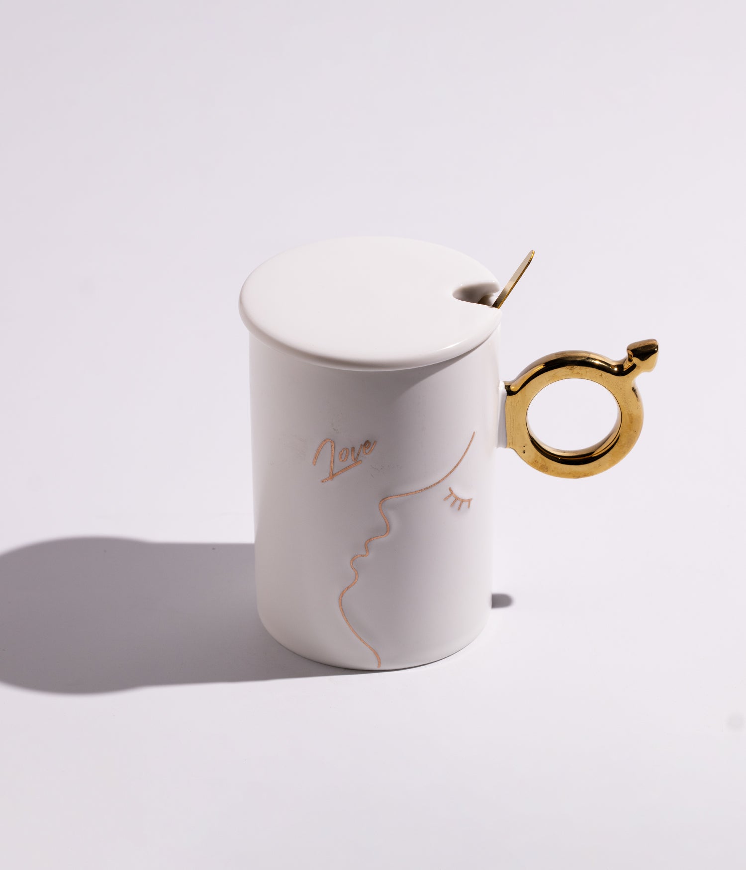 كوب سيراميك بعبارات حب بنسختين للذكر و الأنثى مع غطاء و ملعقة