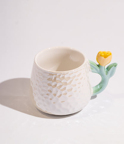 كوب سيراميك لامع بتصميم مقبض الوردة الملونة مع غطاء وملعقة