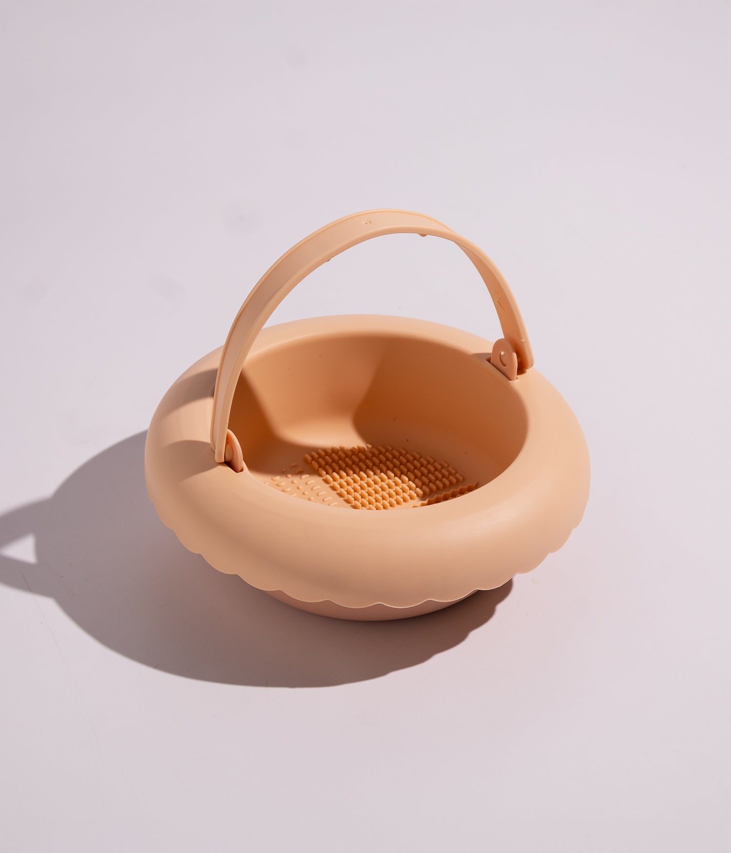 سلة تنظيف فرش المكياج بمقبض 3 في 1