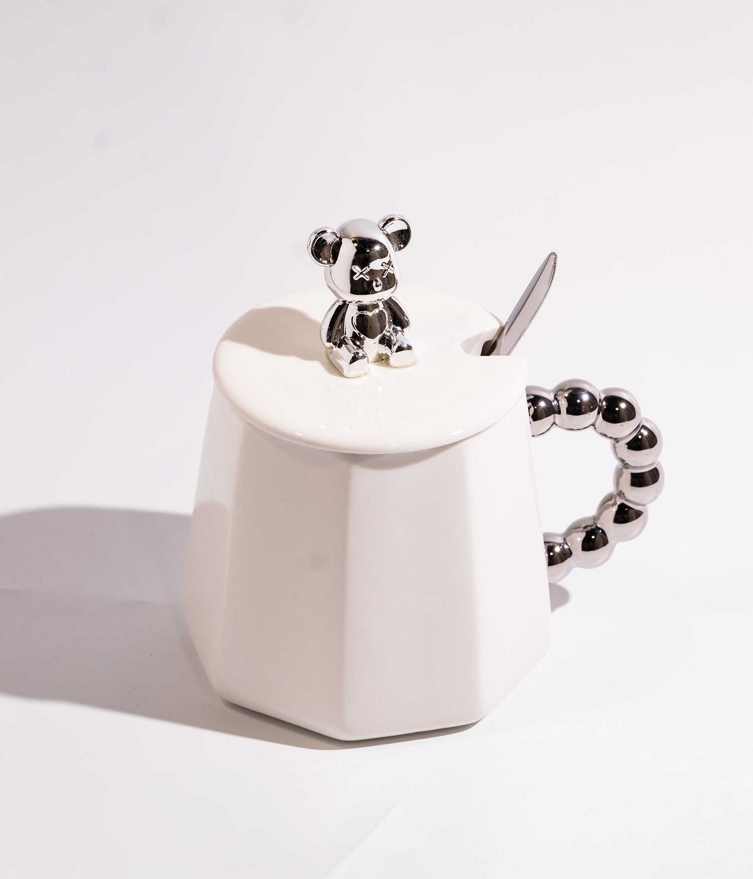 كوب سيراميك بتصميم دب صغير على الغطاء مع ملعقة