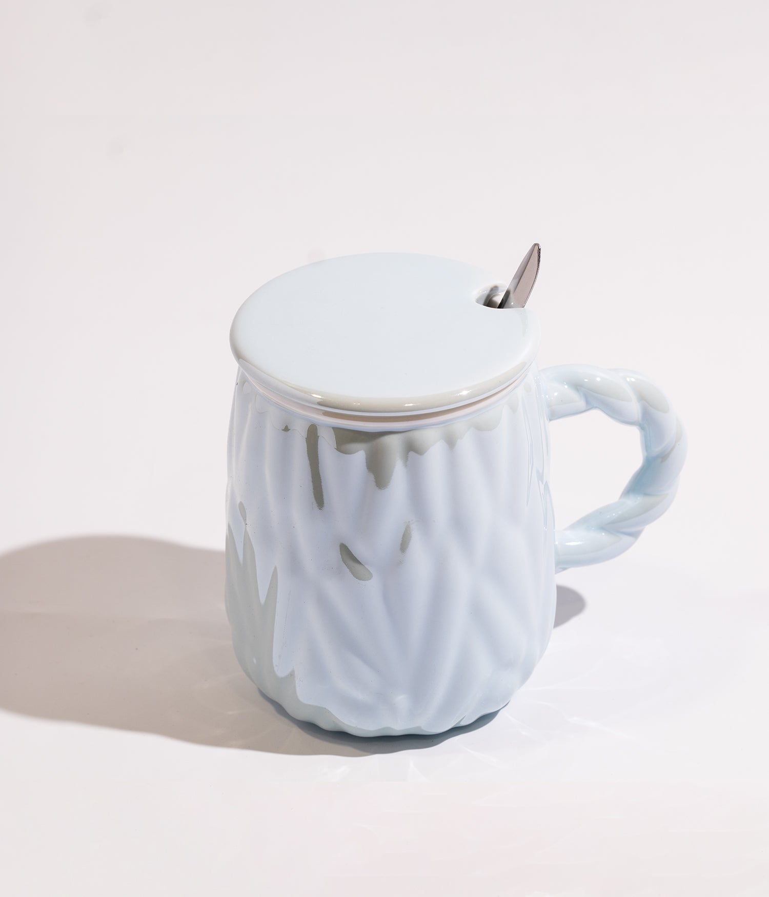 كوب سيراميك بتصميم امواج وبغطاء وملعقة