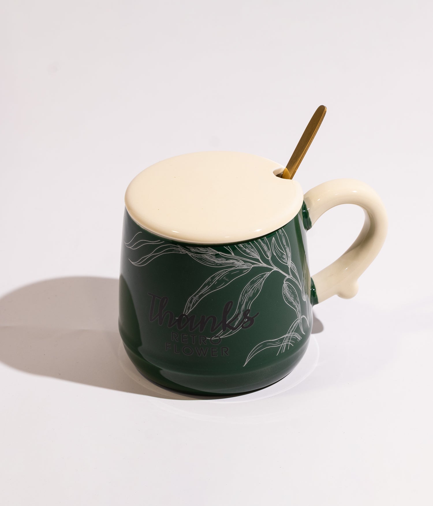 كوب سيراميك بتصميم ورود خضراء مع غطاء وملعقة ذهبية