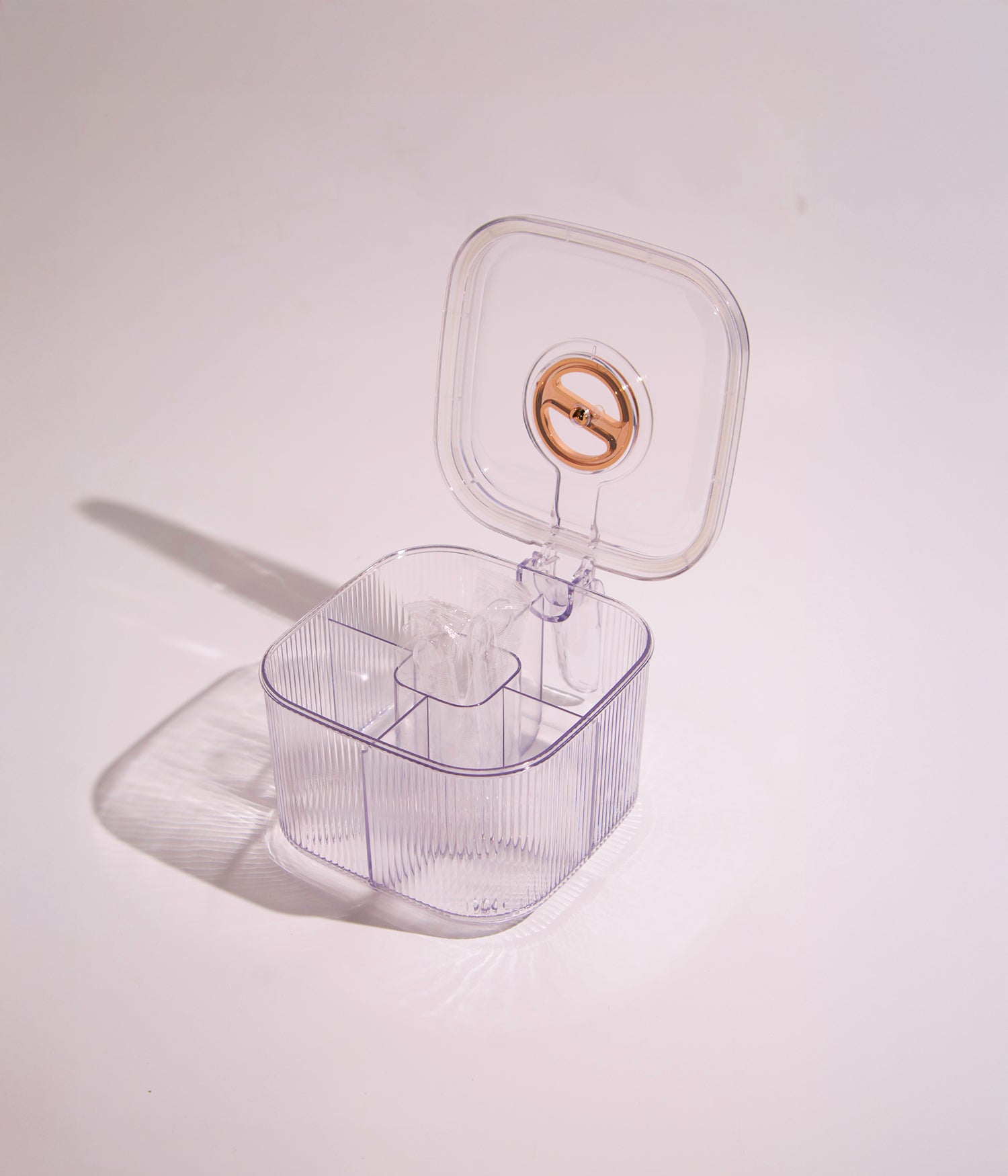 علبة توابل شفافة مقسمة 4 أقسام مع ملاعق بلاستيك – مقاس 17.5×15×10.5 سم