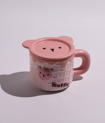 كوب سيراميك بتصميم وافل وبغطاء وجه دب وأذنين بارزتين