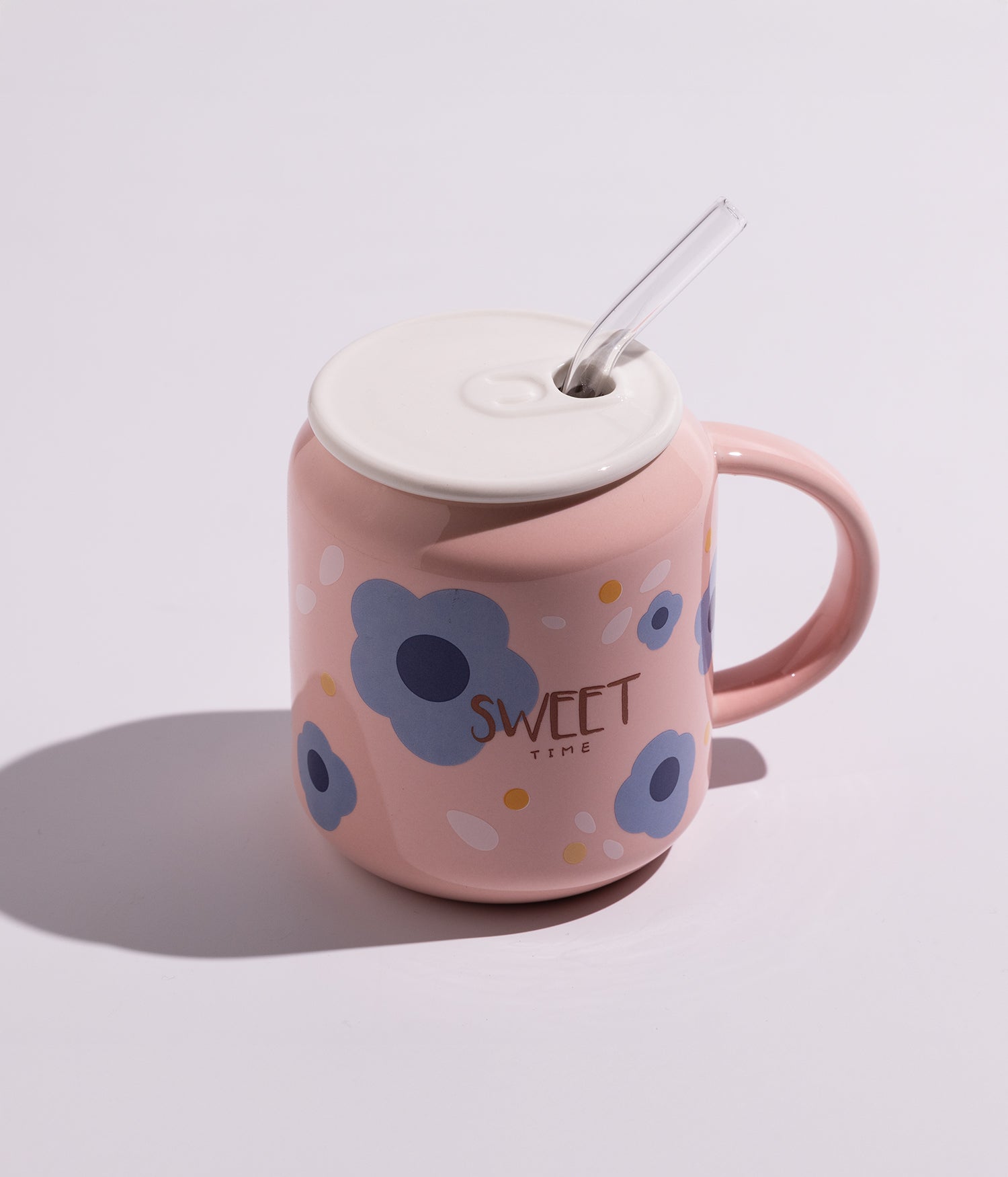 كوب قهوة سيراميك بتصميم ورود ملونة وغطاء محكم الاغلاق مع مزاز