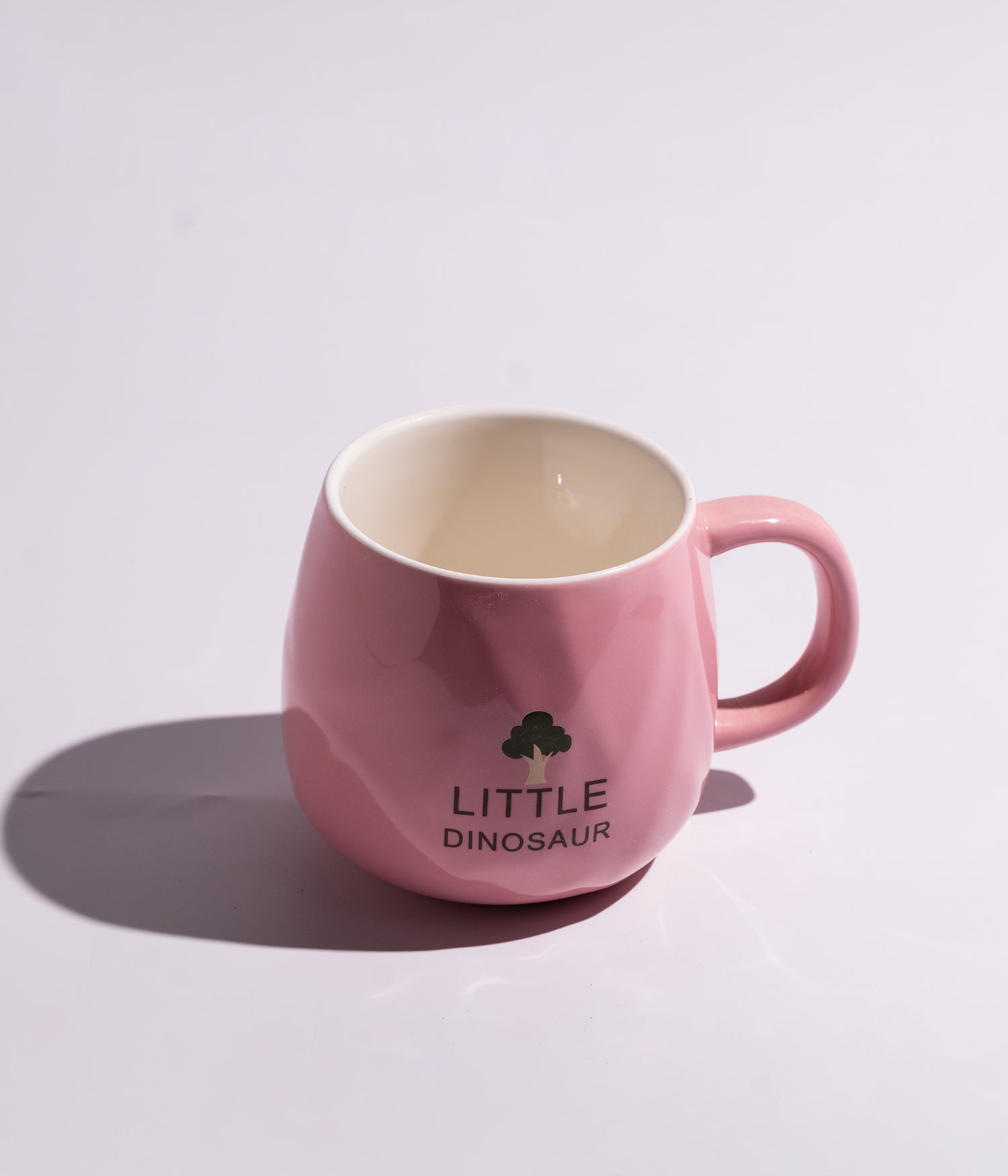 كوب سيراميك بعبارات لطيفة مزوّد بغطاء بمجسم ديناصور وملعقة