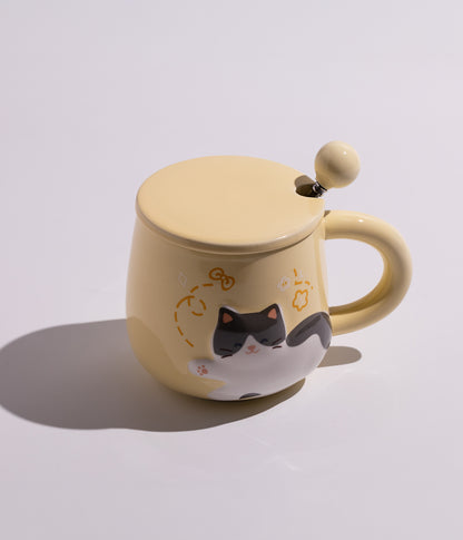 كوب سيراميك برسمة قطة مرحة مع غطاء وملعقة