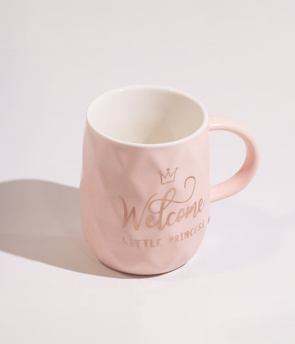 كوب قهوة سيراميك وردي بتصميم تاج على الغطاء مع ملعقة