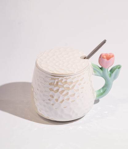 كوب سيراميك لامع بتصميم مقبض الوردة الملونة مع غطاء وملعقة