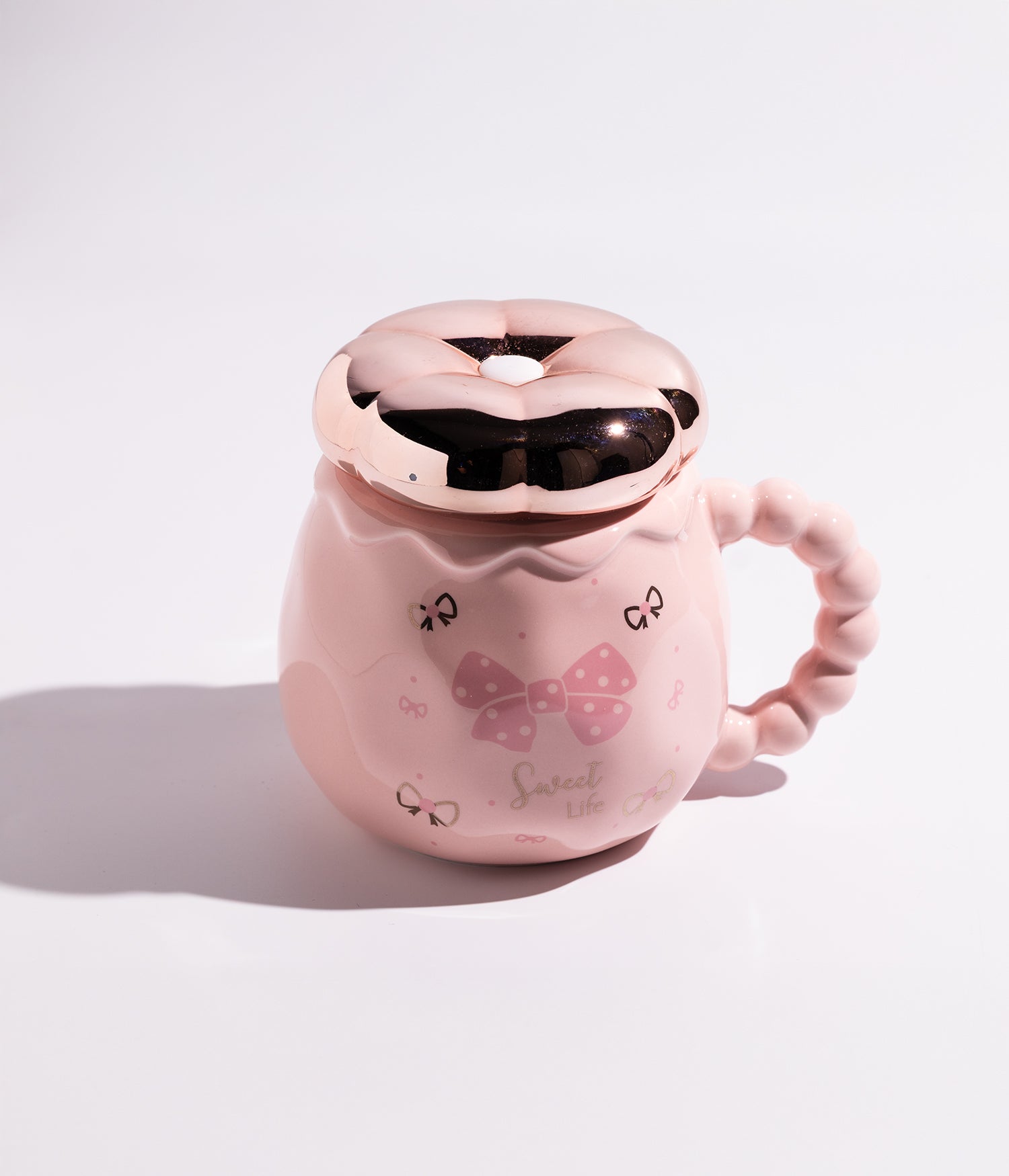 كوب سيراميك بتصميم قلوب مع غطاء على شكل وردة