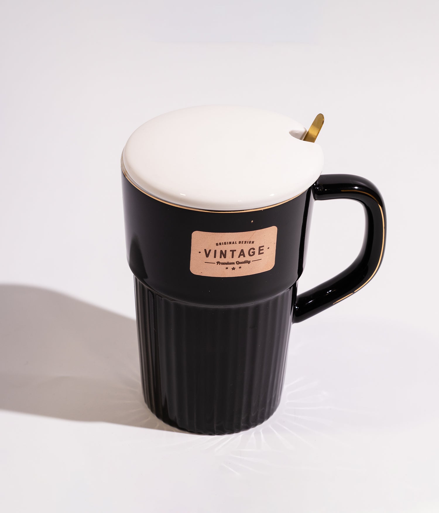 كوب قهوة سيراميك بتصميم فنتج مزود بغطاء وملعقة