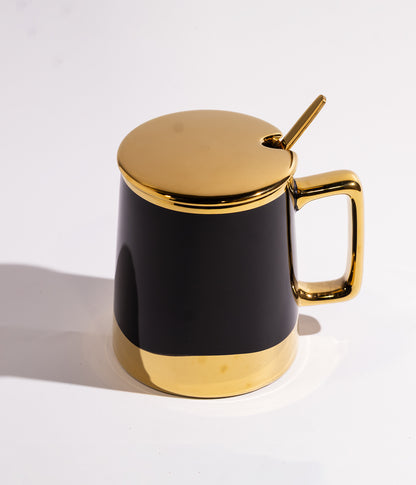 كوب سيراميك مزين باللون الذهبي بتصميم سادة مع غطاء وملعقة