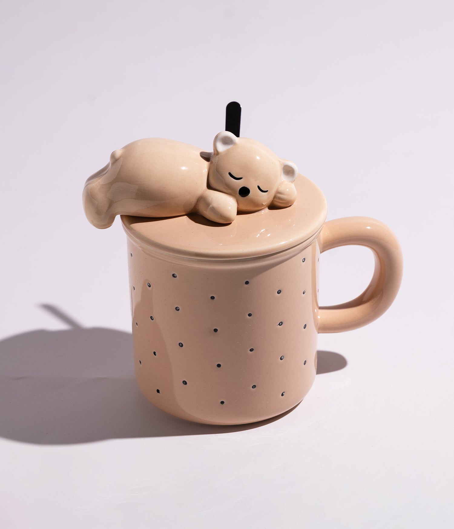 كوب سيراميك منقط بمجسم دب على الغطاء مع ملعقة