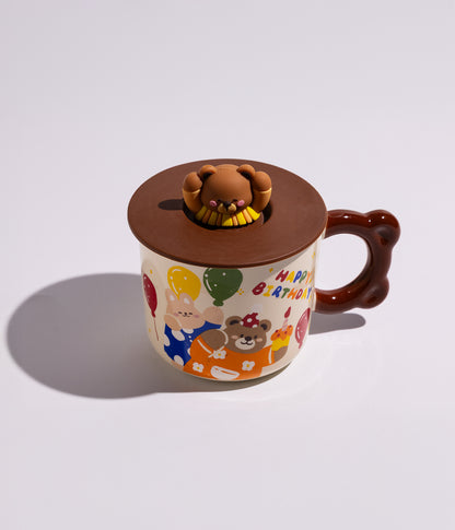 كوب سيراميك برسومات دباديب في الغابة مع غطاء عليه مجسم دب