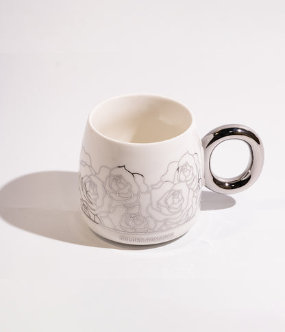 كوب سيراميك بتصميم خطوط على شكل زهور مع غطاء وملعقة