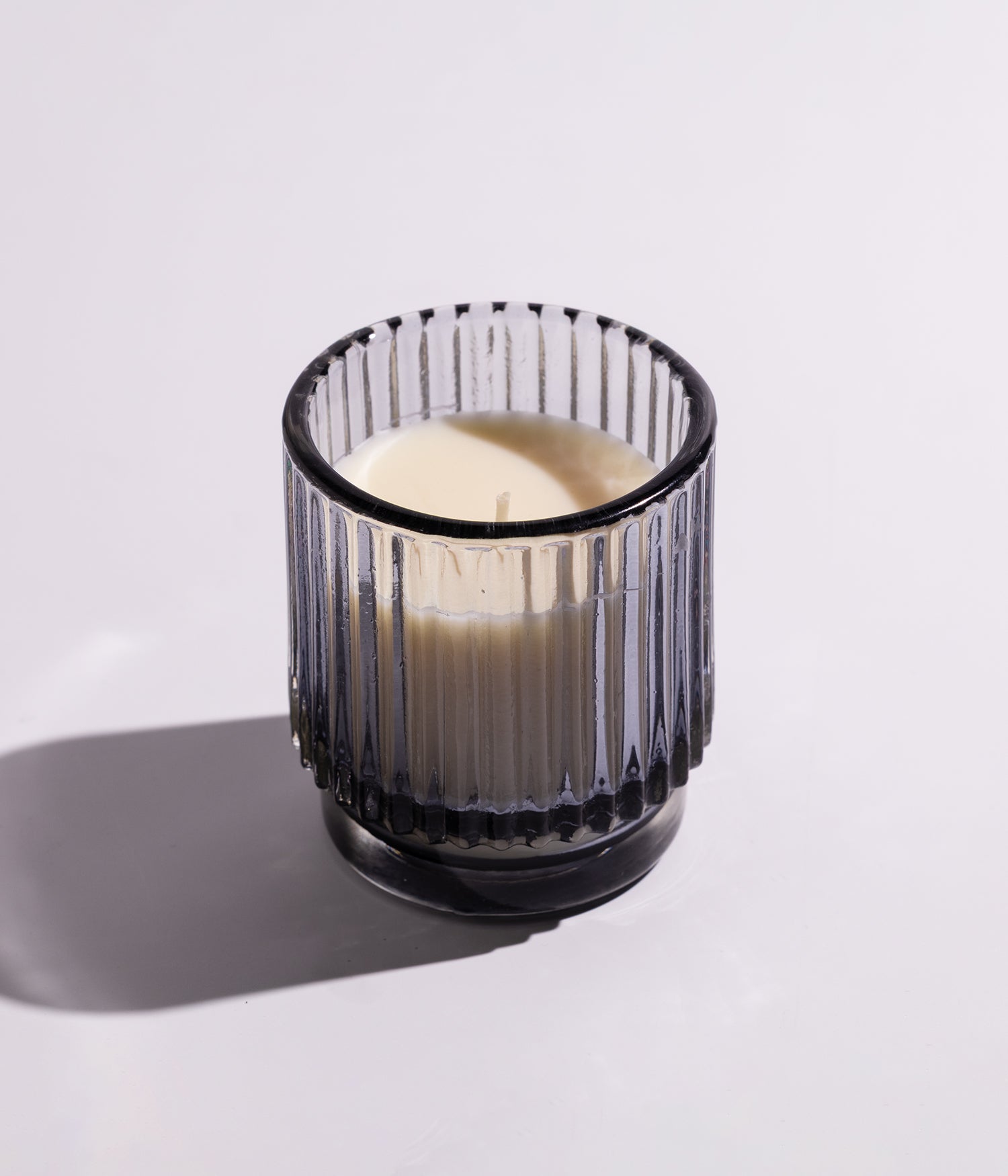 أريستو كراتيك لايف شمعة صويا طبيعية مع زيوت عطرية بعبوة زجاجية أنيقة