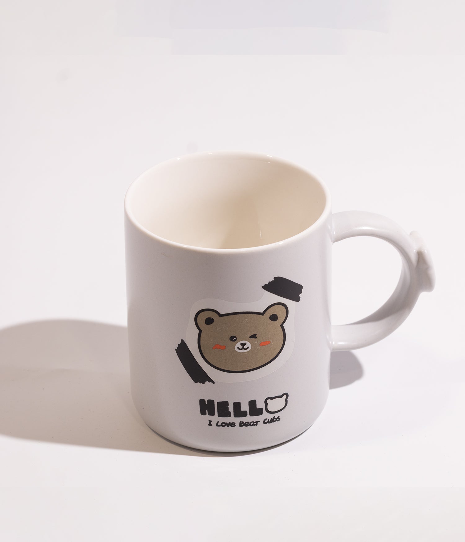 كوب قهوة سيراميك ابيض برسمة وجه الدب مع ملعقة وغطاء