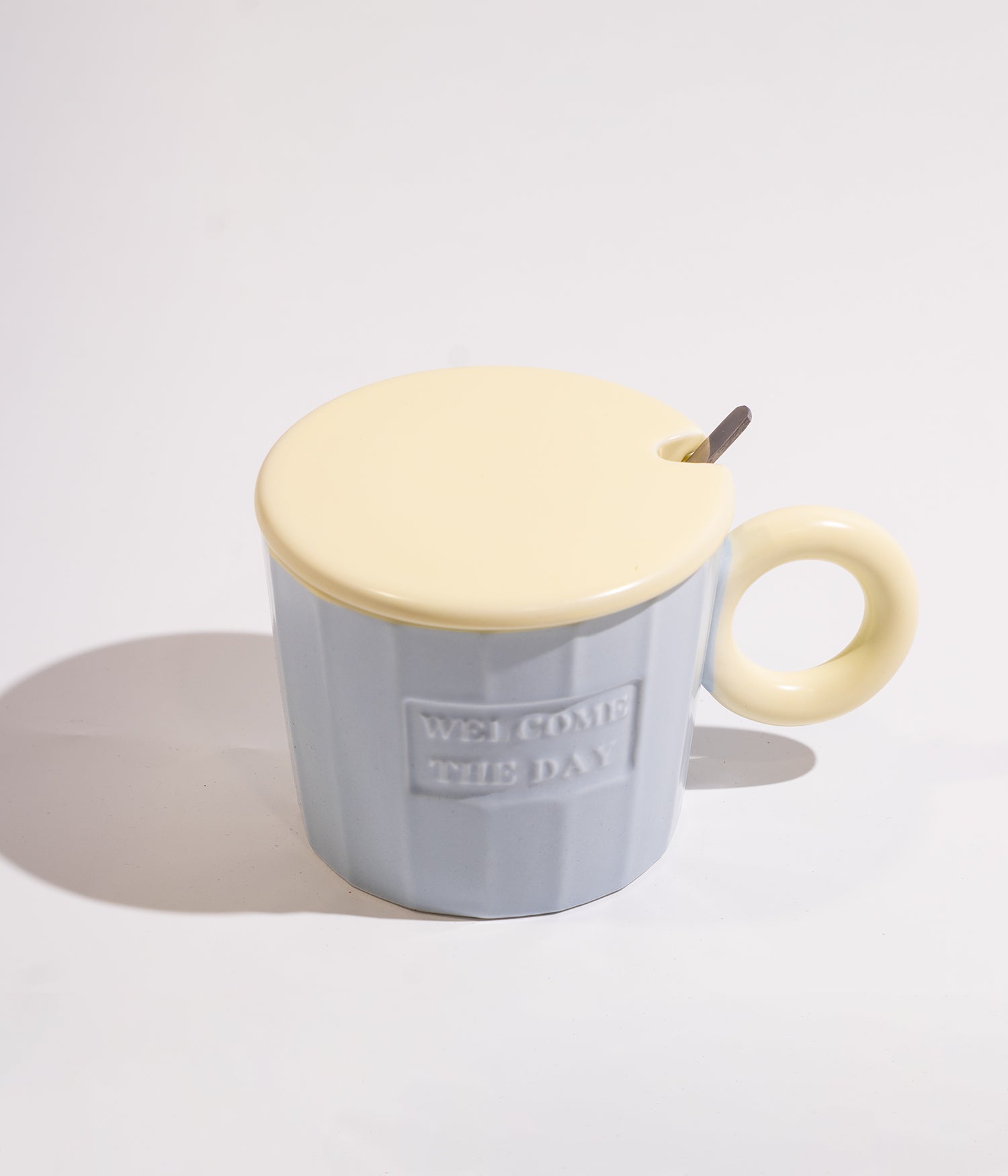 كوب قهوة سيراميك بالوان زاهية مع ملعقة وغطاء