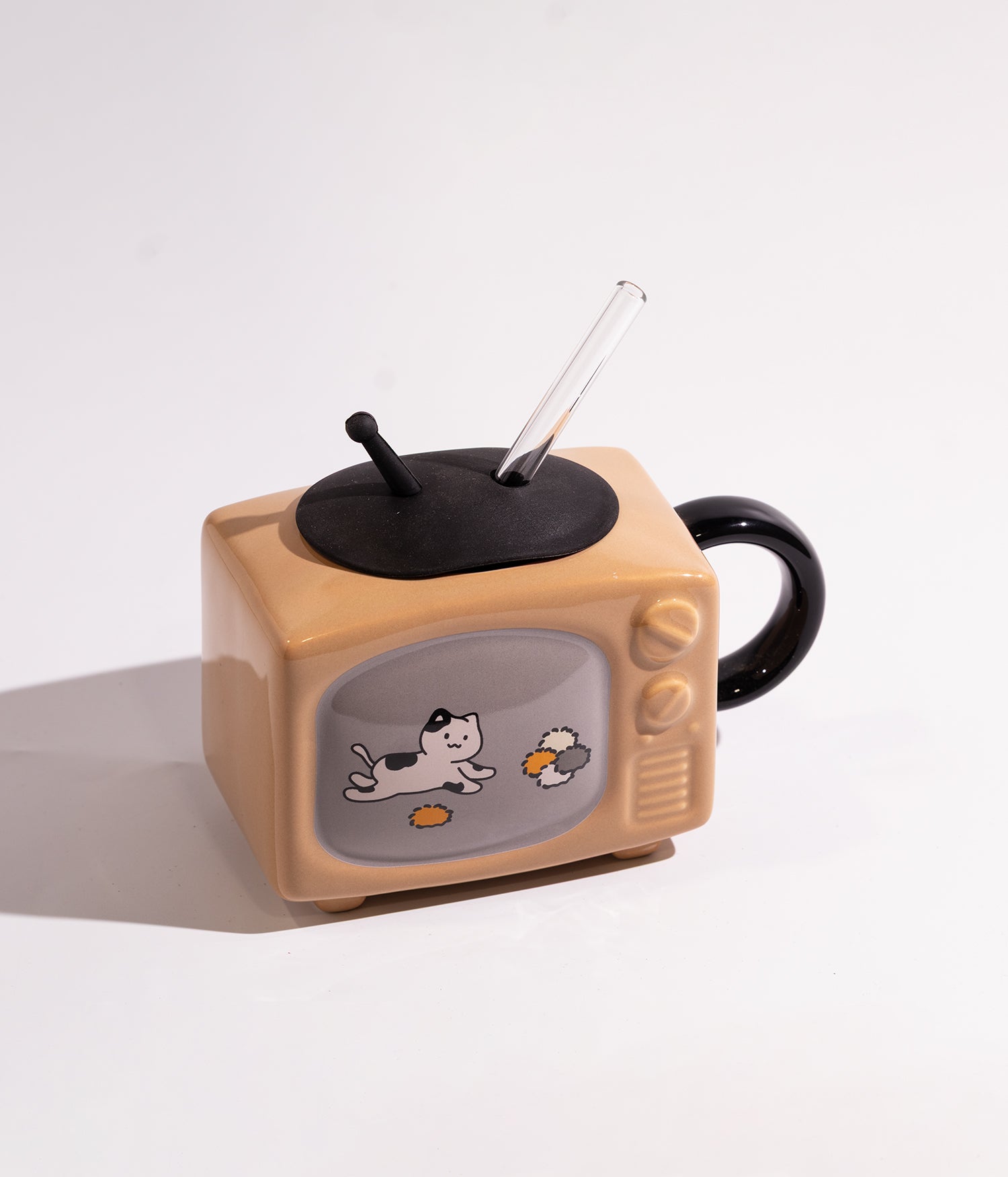 كوب سيراميك بتصميم تلفزيون عليه قطط مع مزاز وغطاء لحفظ الحرارة