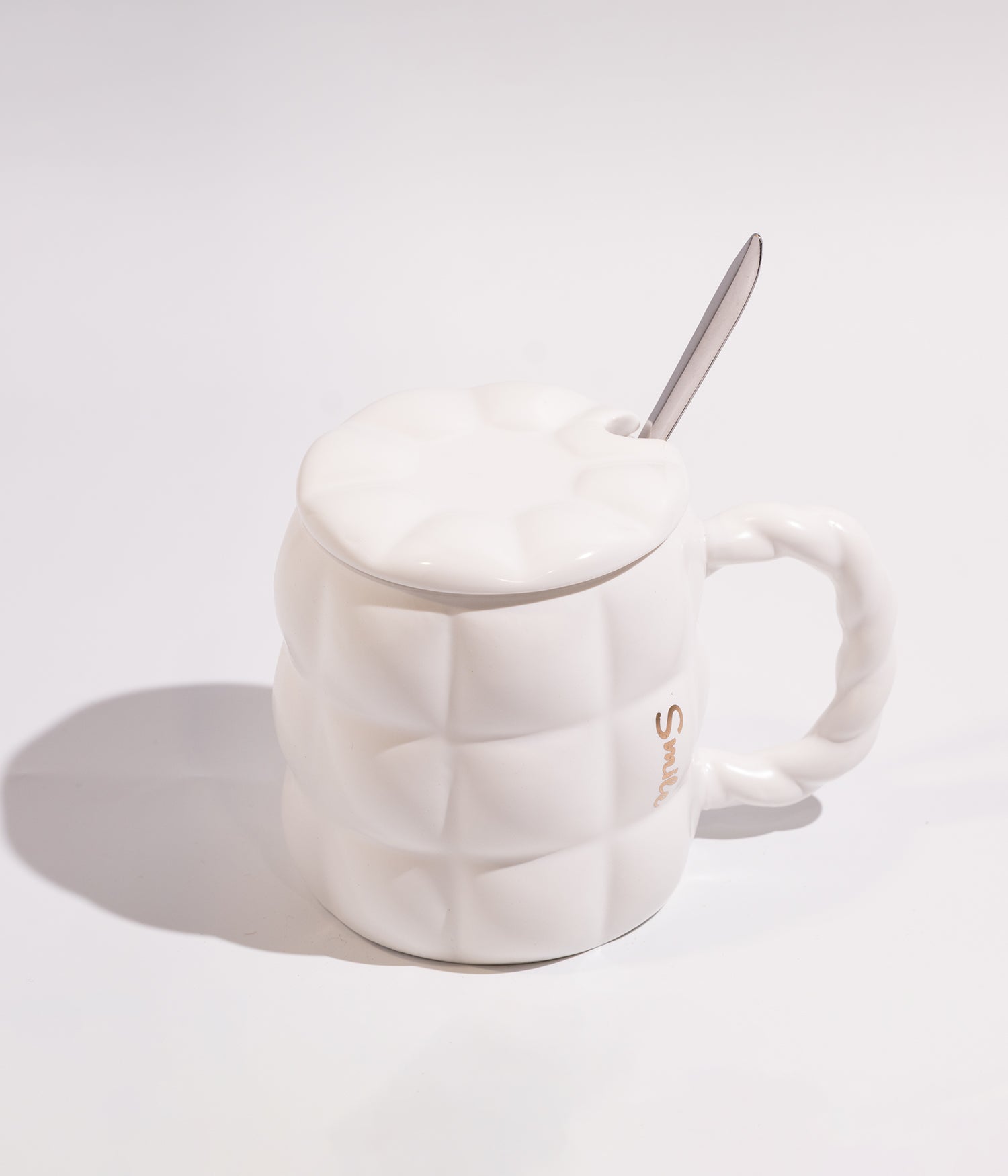 كوب سيراميك بتصميم مربعات هندسية مع ملعقة وغطاء