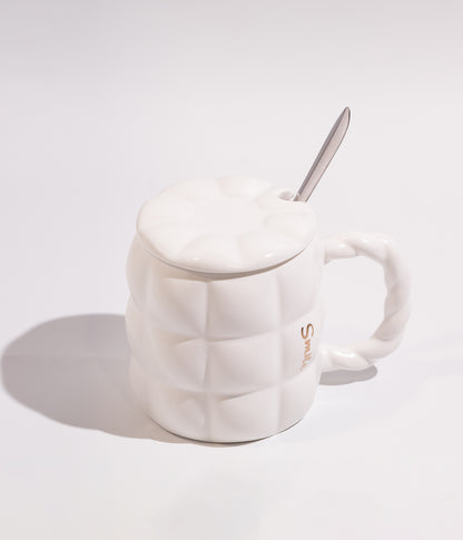 كوب سيراميك بتصميم مربعات هندسية مع ملعقة وغطاء