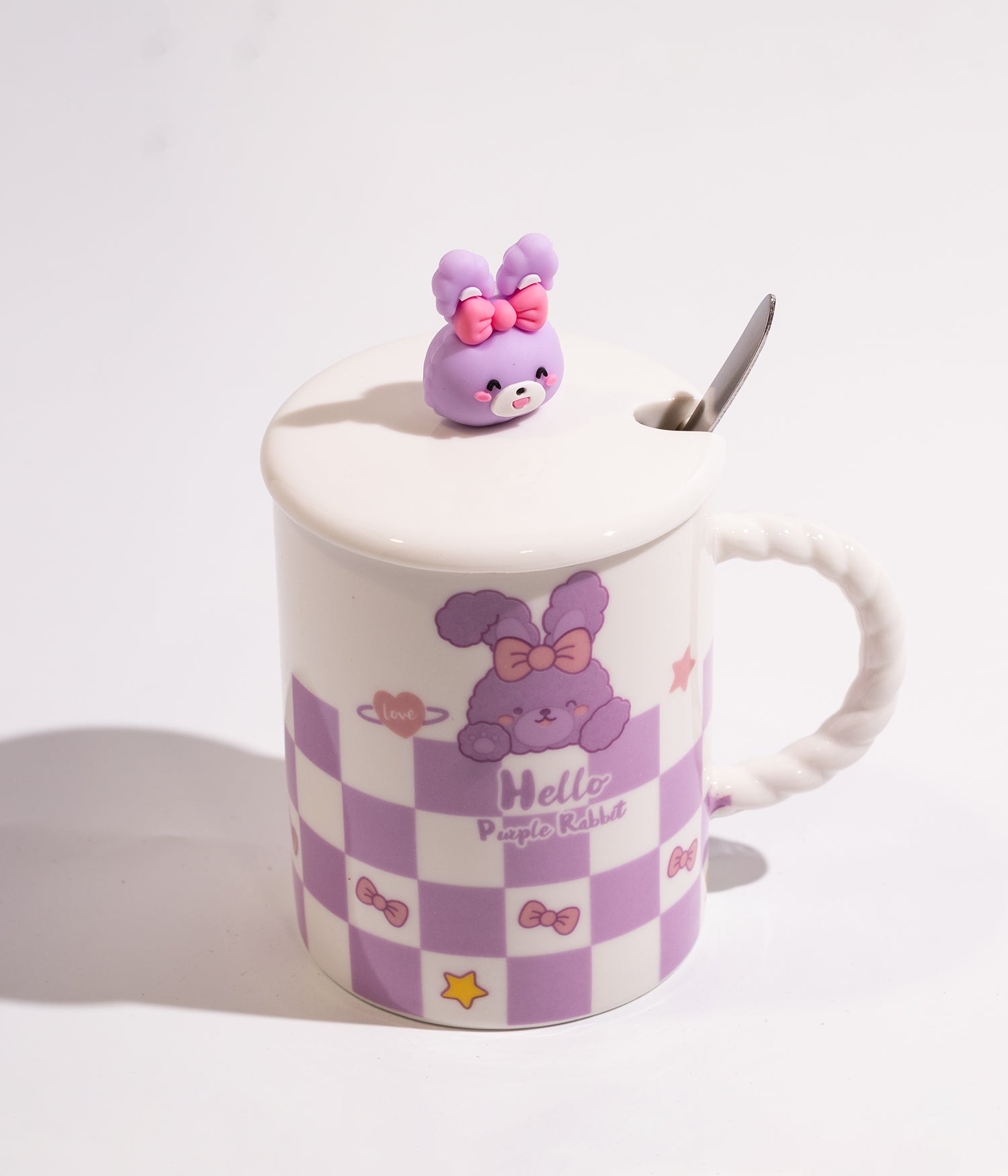 كوب سيراميك ابيض برسوم ارانب بنفسجية مزوّد بغطاء اسود وملعقة