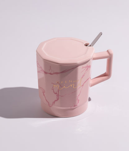 كوب سيراميك بتصميم خطوط ملونة مع غطاء وملعقة