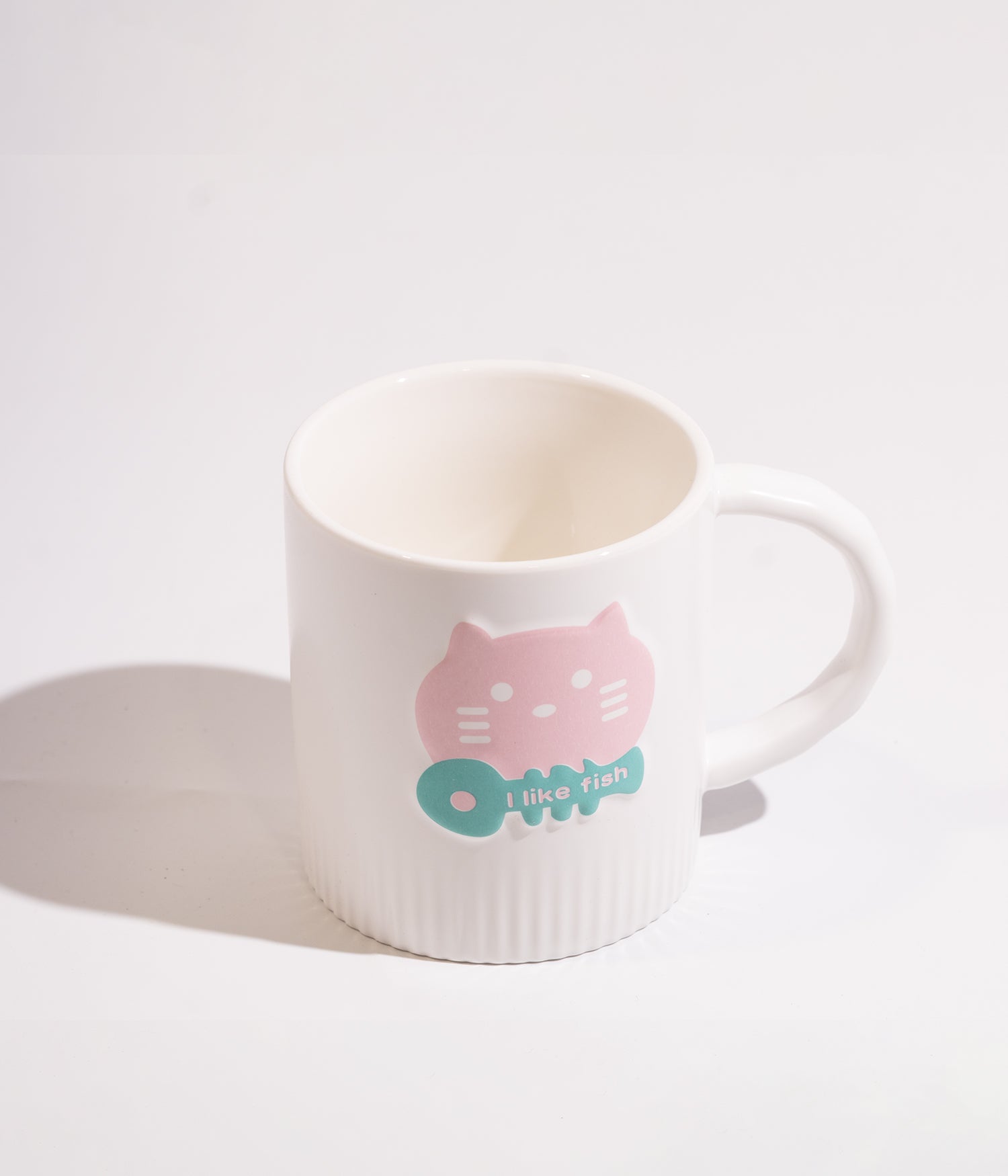 كوب سيراميك بتصميم قطة وسمكة مزود بملعقة وغطاء
